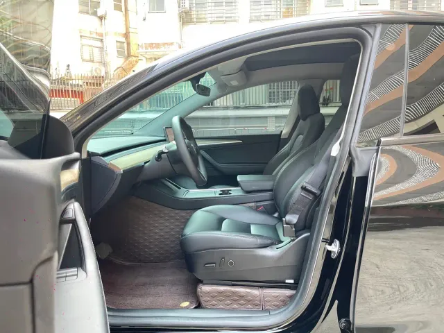 Tesla Model Y — Фото автомобиля 12