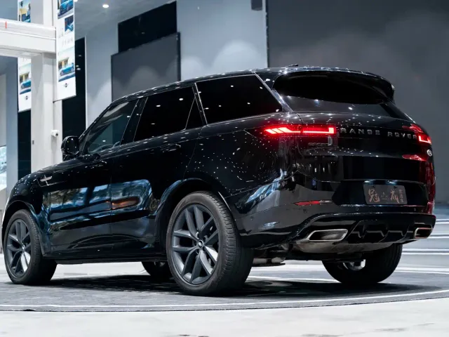 Land Rover Range Rover Sport — Фото автомобиля 4