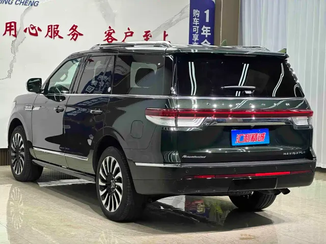 Lincoln Navigator — Фото автомобиля 15