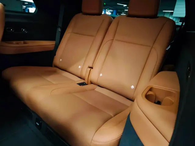 Li Auto L8 — Фото автомобиля 11