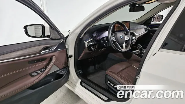 BMW 5-Series — Фото автомобиля 11
