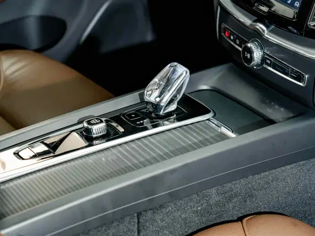 Volvo XC60 — Фото автомобиля 18