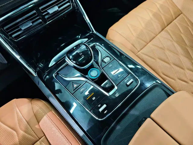 BYD Tang — Фото автомобиля 9