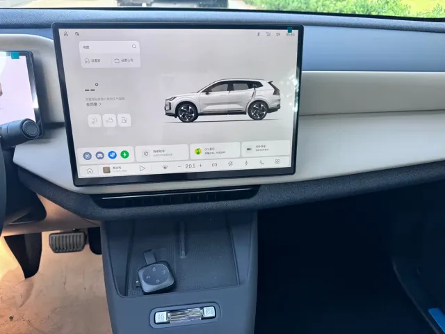 Volvo XC70 Plug-in Hybrid — Фото автомобиля 9