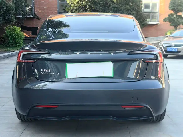 Tesla Model 3 — Фото автомобиля 13