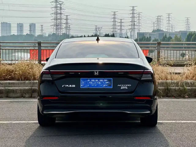 Honda Accord — Фото автомобиля 8