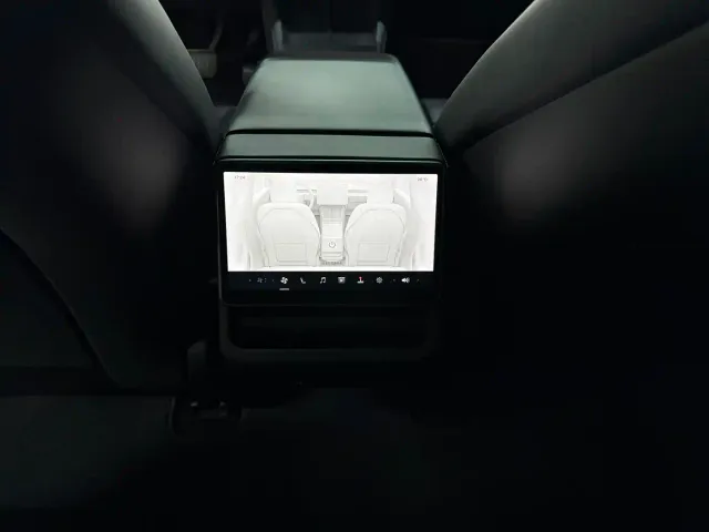 Tesla Model 3 — Фото автомобиля 14