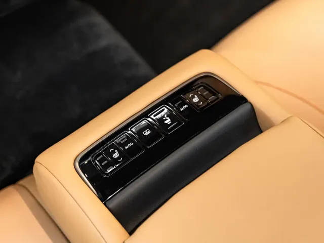 Lexus LS — Фото автомобиля 10