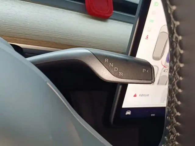 Tesla Model Y — Фото автомобиля 13