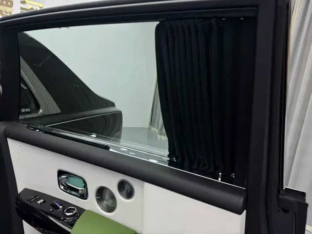 Rolls-Royce Phantom — Фото автомобиля 12
