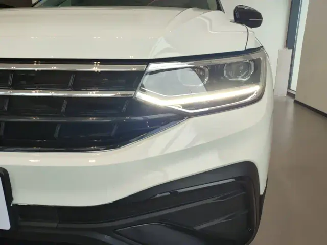 Volkswagen Tiguan L — Фото автомобиля 23