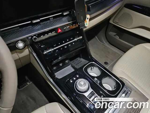 Kia Carnival Generation 4 — Фото автомобиля 8