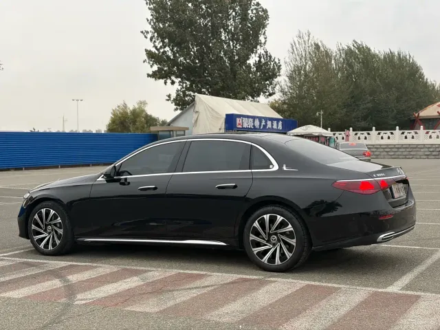 Mercedes-Benz E-Class — Фото автомобиля 26