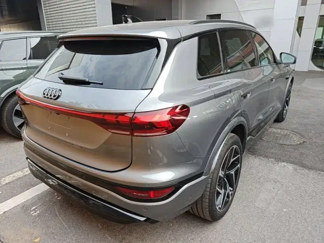 Audi Q6L e-tron — Фото автомобиля 6