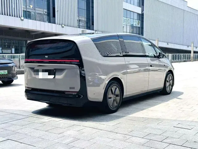 Li Auto MEGA — Фото автомобиля 9