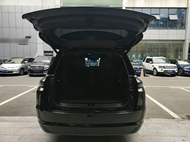 Li Auto L9 — Фото автомобиля 18
