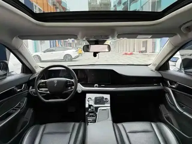 Besturn Besturn B70 2023 Model 3rd Gen 1.5T Automatic Joy 70th Anniversary Edition — Фото автомобиля 5