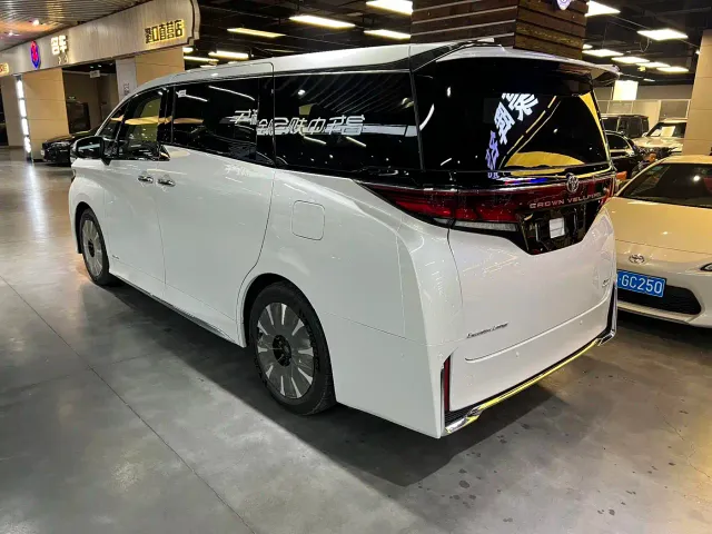Toyota Vellfire — Фото автомобиля 9