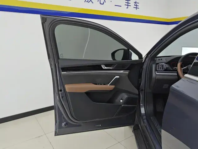 BYD Tang — Фото автомобиля 7