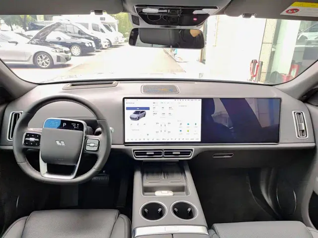 Li Auto L9 — Фото автомобиля 10
