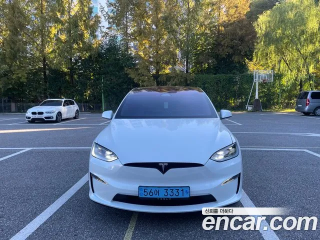 Tesla Model X — Фото автомобиля 3