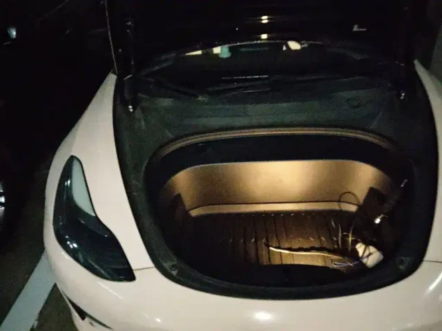 Tesla Model 3 — Фото автомобиля 21
