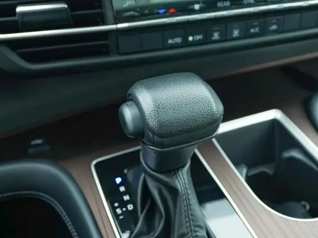 Toyota Granvia — Фото автомобиля 9
