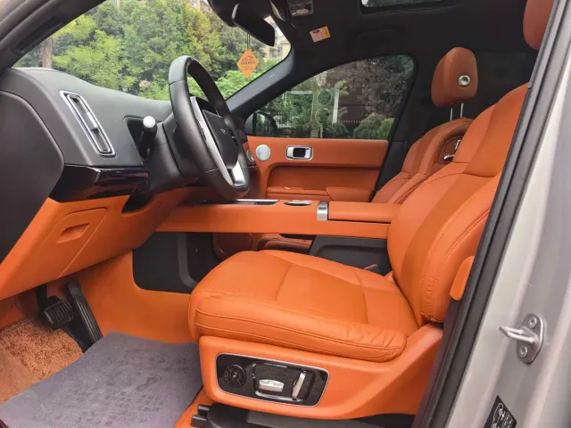 Li Auto L8 — Фото автомобиля 5