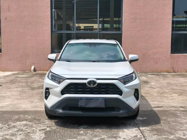 Toyota RAV4 — Фото автомобиля 2