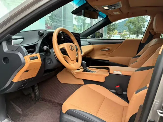 Lexus ES — Фото автомобиля 7
