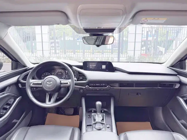 Mazda Axela — Фото автомобиля 3