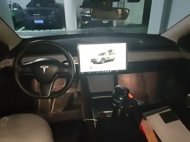 Tesla Model Y 2023 Long Range All-Wheel Drive Edition — Фото автомобиля 12