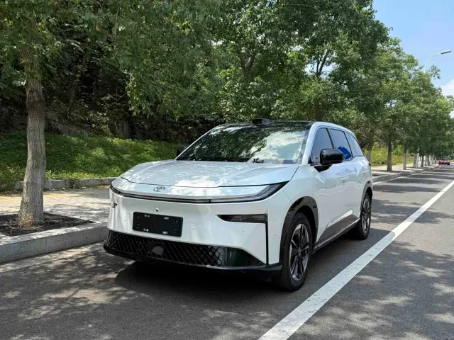 Фотография автомобиля — Toyota BoZhi 3X