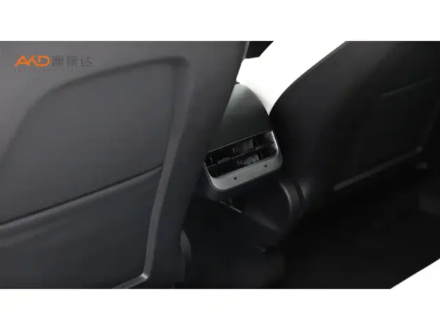 Tesla Model Y — Фото автомобиля 9
