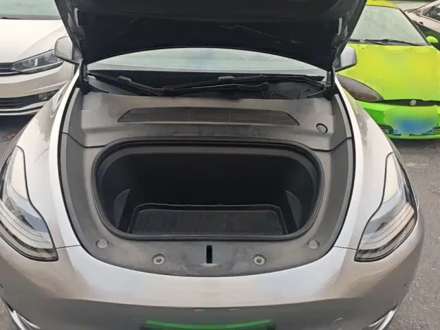 Tesla Model Y — Фото автомобиля 19