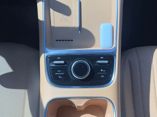 Geely Galaxy Starship 7 EM-i — Фото автомобиля 14