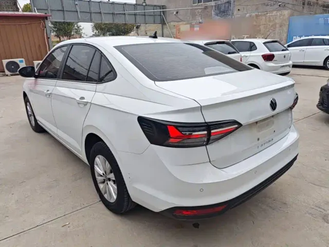 Volkswagen Lavida — Фото автомобиля 4