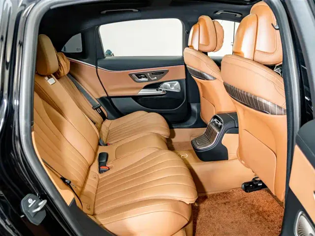 Mercedes-Benz E-Class — Фото автомобиля 20