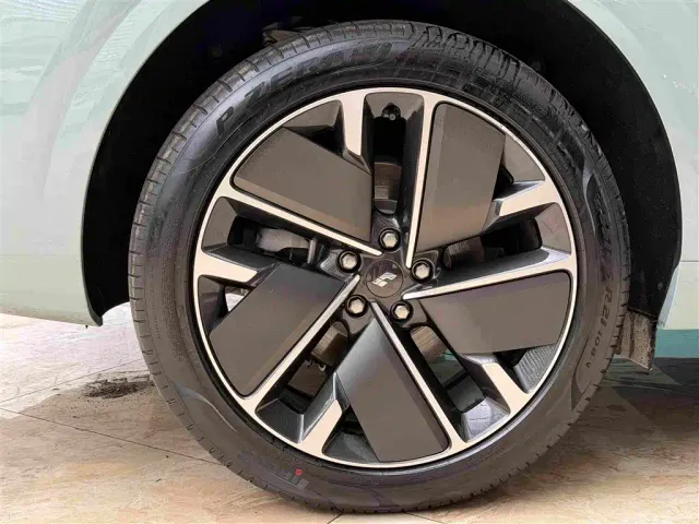 Li Auto L6 — Фото автомобиля 20