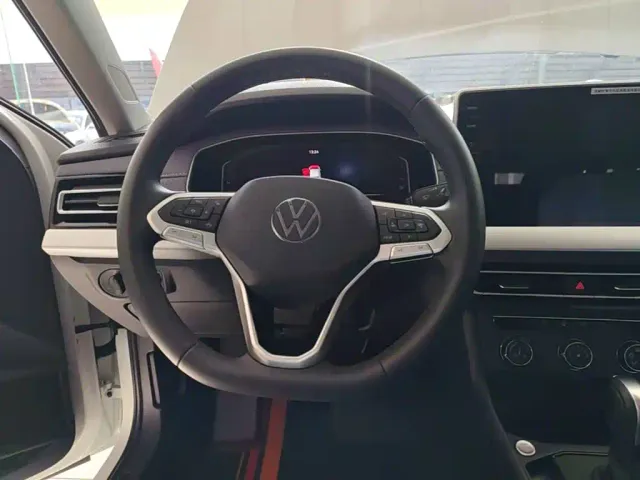Volkswagen Lavida — Фото автомобиля 10