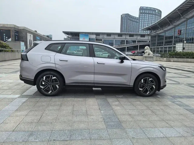 Volvo XC70 Plug-in Hybrid — Фото автомобиля 13