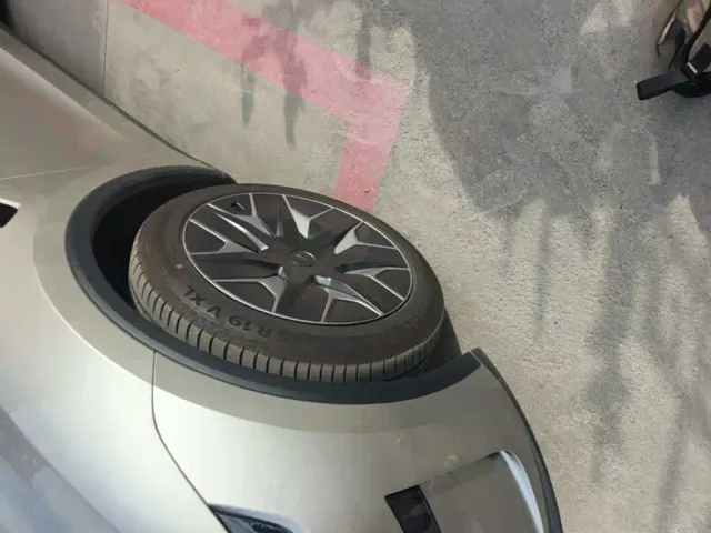 Tesla Model Y L — Фото автомобиля 22