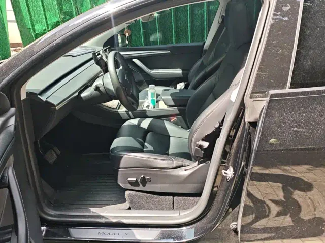 Tesla Model Y — Фото автомобиля 9