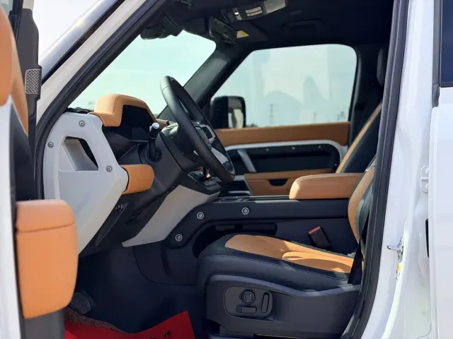 Land Rover Defender — Фото автомобиля 6