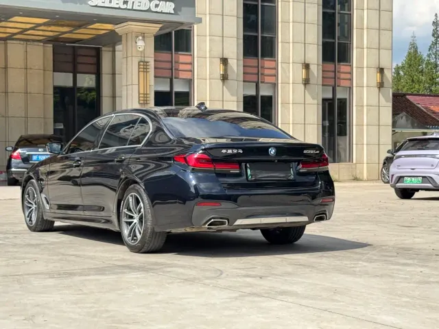 BMW 5 Series — Фото автомобиля 5