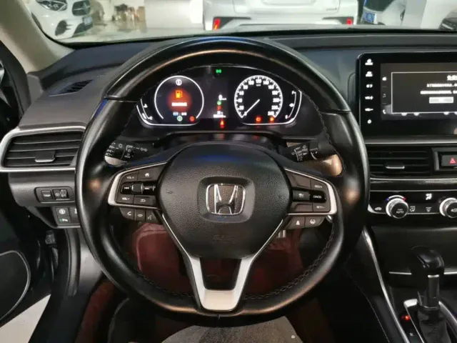 Honda Accord — Фото автомобиля 10