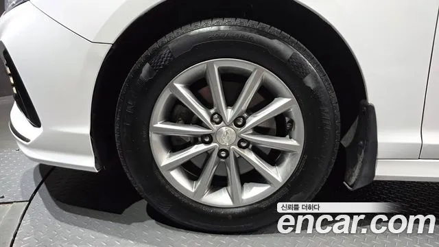 Hyundai Sonata — Фото автомобиля 5