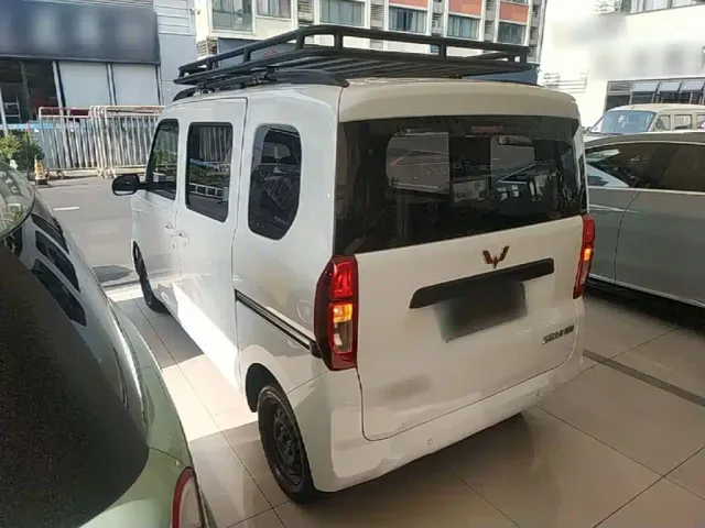 Wuling Zhiguang NEV — Фото автомобиля 4