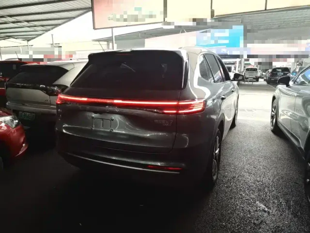 Geely Galaxy Starship 7 EM-i — Фото автомобиля 6