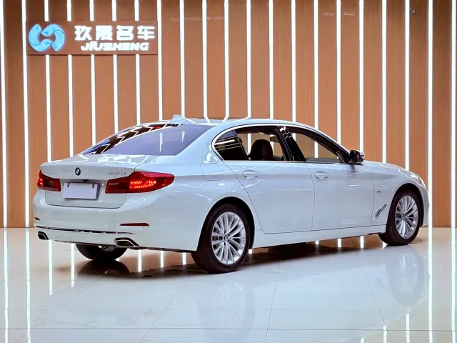 BMW 5 Series — Фото автомобиля 22